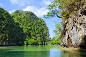 เที่ยวเกาะห้อง ดำน้ำดูปะการัง ชมวิวทะเลมุมสูง